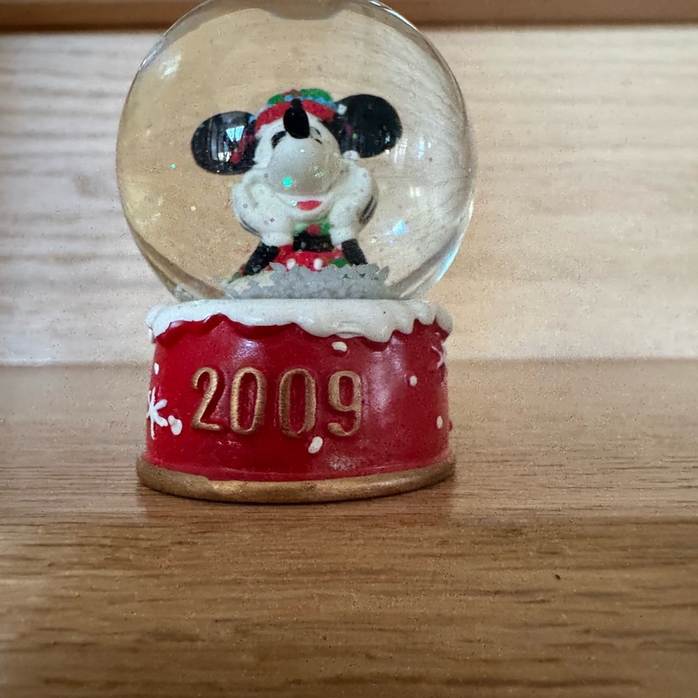 Disney Holiday Mickey Mouse Snow Globe